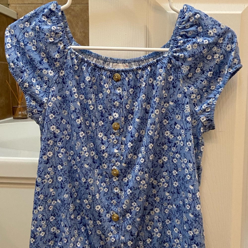 Abercrombie & Fitch girls too…size 13/14
